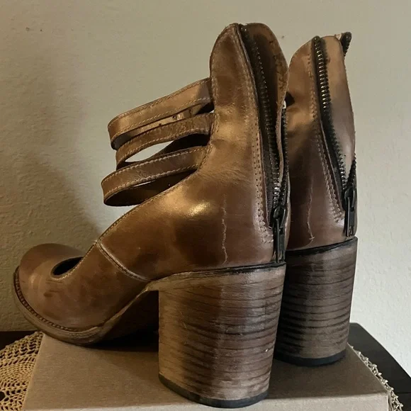 Freebird by Steven Randi Size 10 tan leather. - Picture 2 of 9